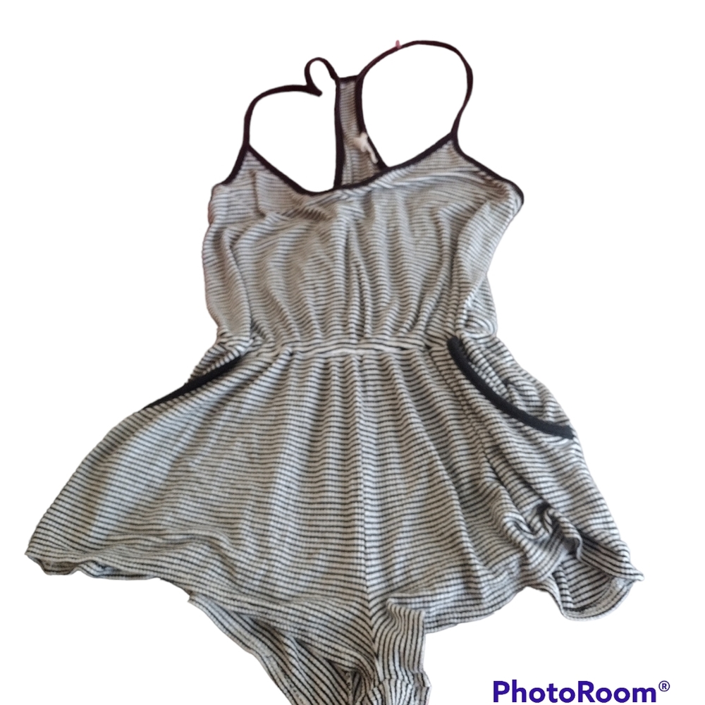 Cute striped romper - Picture 1 of 4